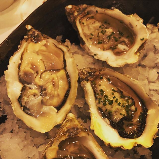 crisrebled's tweet photo. MADREMÍA ROSALÍA 💥💥🤩🤩🤩🤤🤤
.
#canroquet @restaurantcanroquet  #romanya #romanyadelaselva #romanyàdelaselva #ostres #detracaimocador https://t.co/qtfNuLUU6D https://t.co/HYW5ImBGct