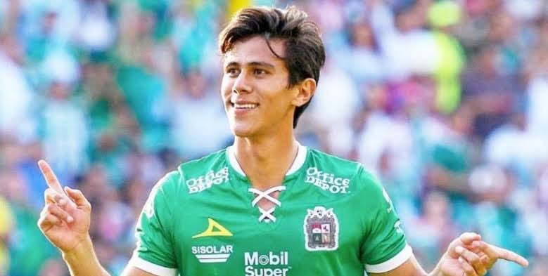 ruubenrod's tweet photo. 🚨🚨 A T E N C I Ó N 🚨🚨

El desprecio que se le ha hecho a @JJMacias9 en selección mexicana para estos compromisos, les puede salir caro.

El delantero ha recibido invitaciones por parte de @USMNT para formar parte del cuadro de las barras y las estrellas... 

 @FOXSportsMX https://t.co/OVDM43tkT6