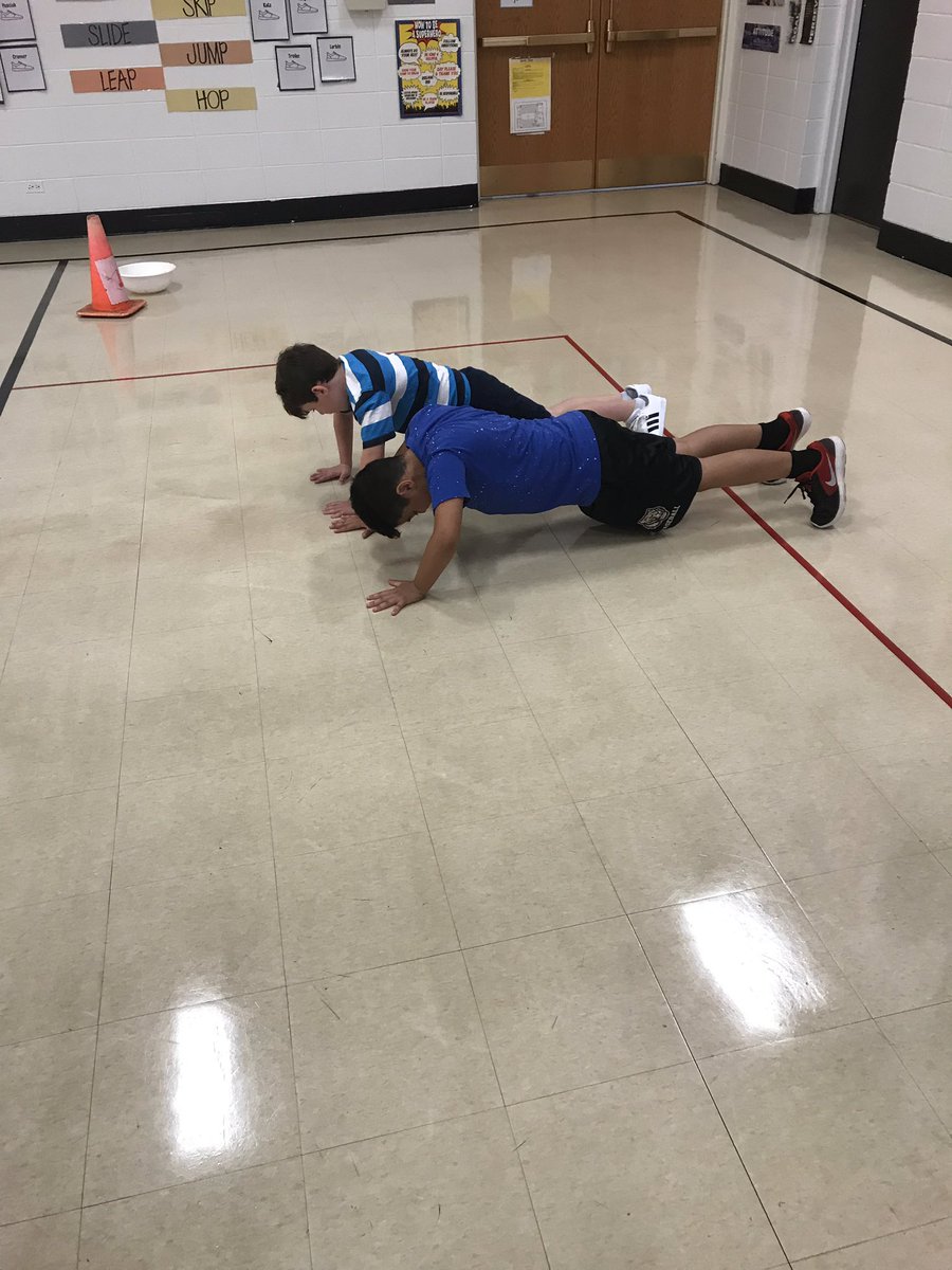 MissTCapouch's tweet photo. Getting to know our classmates even better with a partner exercise challenge #Engage142 #PhysEd @ForestRidge142 https://t.co/8fLWoIfDGP