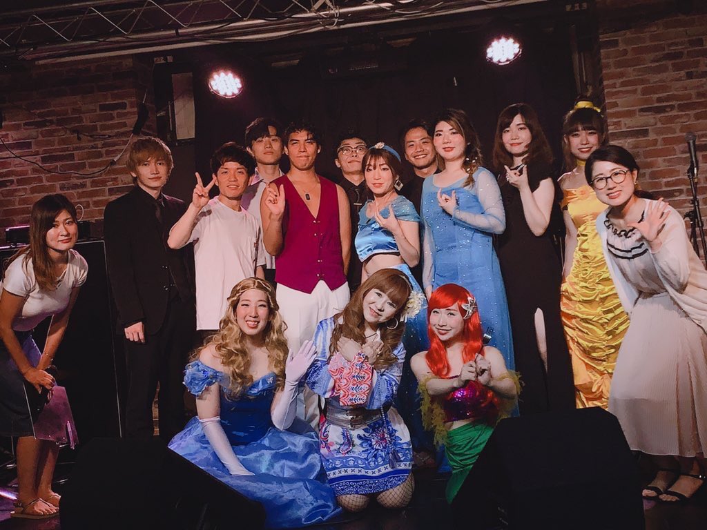 tarroww_kr's tweet photo. 8月28日 池袋 #Hoteyes でのライブ!お疲れ様でした!
今回はいきなりのソローでの参加でしたけれども凄く楽しかった!
ご招待していただいた #URUHAMO の方々…本当にありがとうございます!
彼らのハーモニーは、凄すぎます!ぜひオススメです!
#ボンシャンス
#singer
#tarroww https://t.co/eJD5bmUXb0