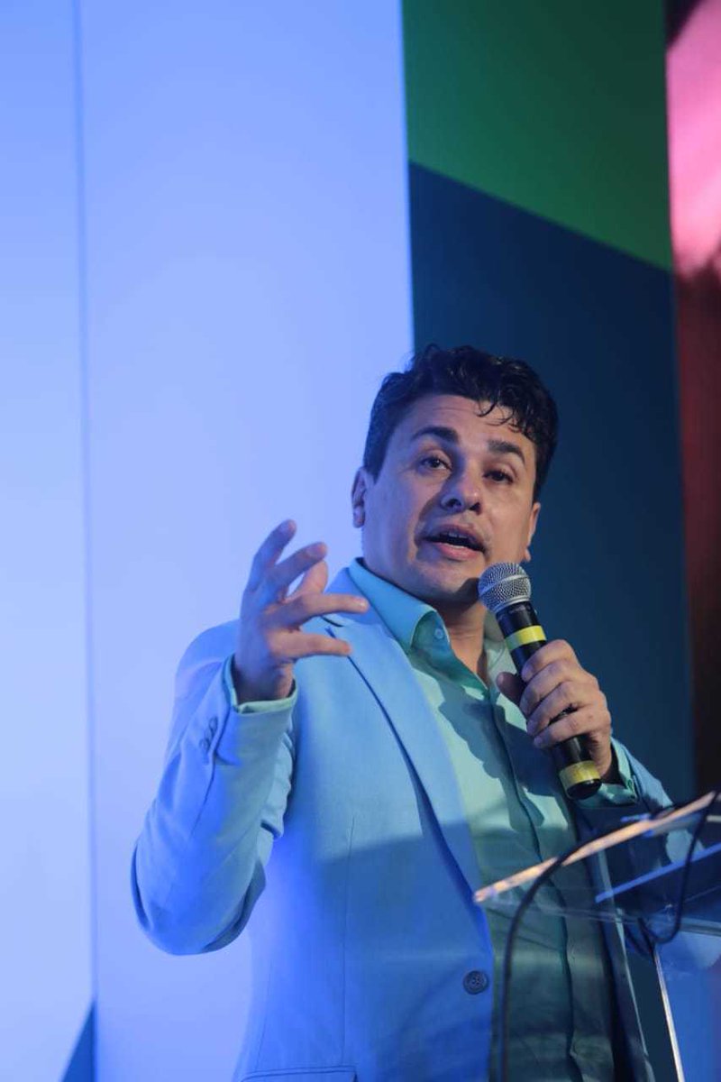 ibp_br's tweet photo. O professor Gil Giardelli, um dos mais destacados futuristas brasileiros, participou da O&amp;G Techweek 2019 citando o fim da 4ª revolução industrial. 

Participe do evento! https://t.co/aZ4We7DO3H

#ogtechweek https://t.co/RFJyOzcbCE