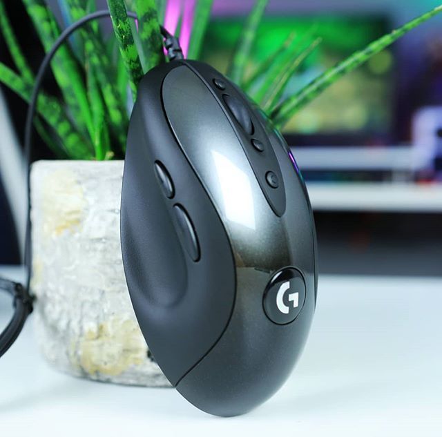 Foritain's tweet photo. What year is it? 😎 #techtesters #logitech #logitechg #mx518 #mouse #mice #pc #pcmr #pcmasterrace #tech #instatech #technology #pcbuild #computer #hardware #pcgaming #gaming #gamepc #instagaming https://t.co/BrvYxJplsH https://t.co/NMklWhDlnU