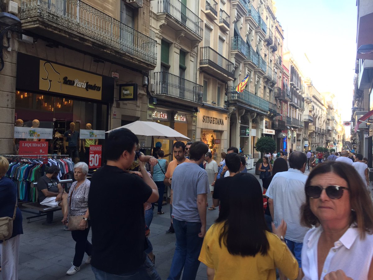 REUSPL's tweet photo. Liquidació per tancament #tombdereus #reuspromocio #reuscomerç https://t.co/58t5D5whDh
