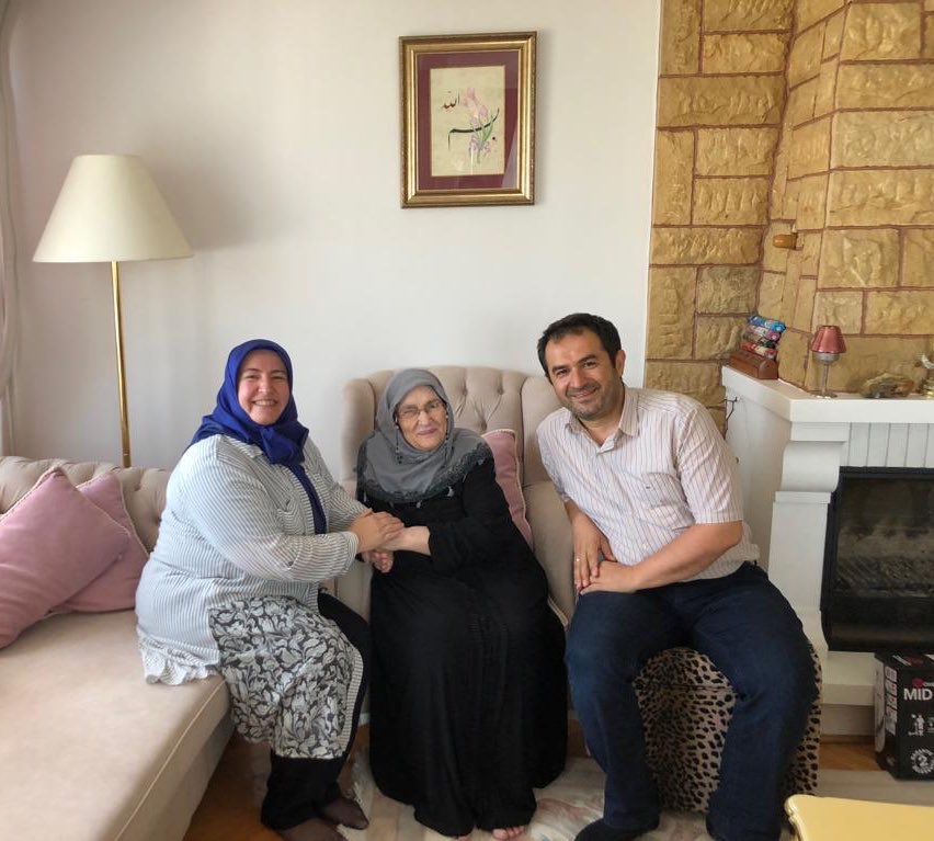 OgrasFeyza's tweet photo. En son geçen yıl kurban bayramında ziyaret etmek nasip olmuştu. Allah rahmet eylesin. Mekanı cennet olsun. #ŞuleYükselŞenler https://t.co/xjil4Ssev2
