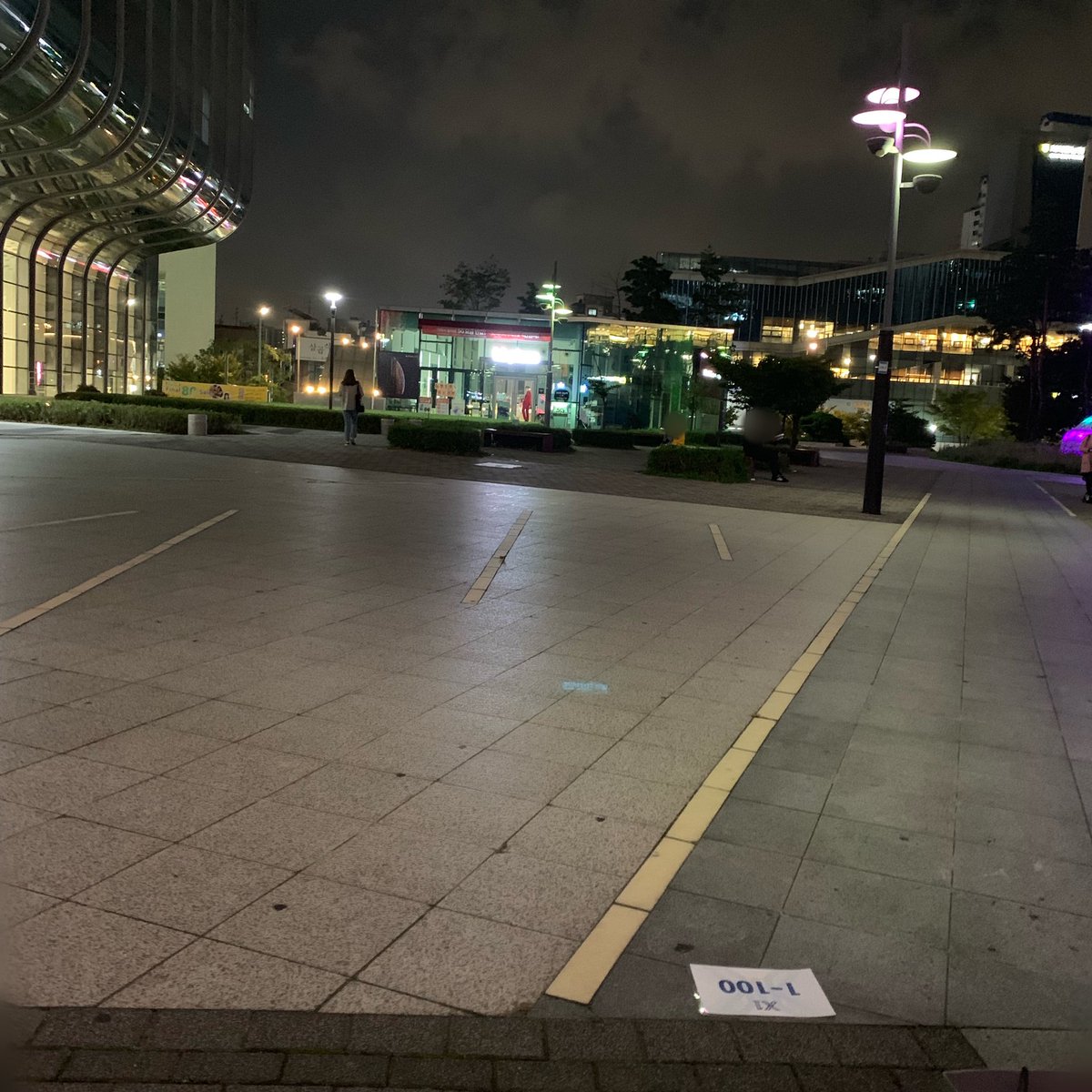 x1official101's tweet photo. [NOTICE] 
190829 Mnet 엠카운트다운 사전녹화2&amp;본방송에 참여하시는 원잇 여러분께서는 사진 속 장소 (상암 CJ E&amp;M센터 앞)로 인원체크(1-200 : 7시 30분 / 201-350 : 8시 30분) 10분 전까지 모여주시기 바랍니다. 

#X1 #엑스원 https://t.co/21JKwWxK9A