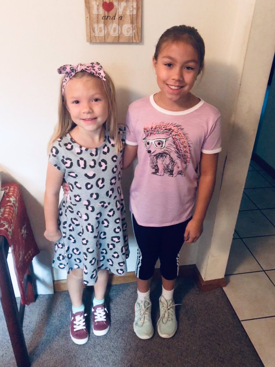 charzen1129's tweet photo. Wishing our #BarnardBigCat and #CrandallCougar a wonderful school year...🍎 #EPSFirstDay #proudauntie https://t.co/lhZkJRwaJt