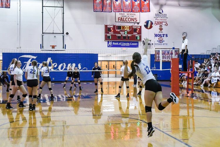 VolleyballLC1's tweet photo. BIG GAME TOMORROW NIGHT!!!!! we play coffee county. Jv starts at 5:30, varsity after!! wear your red and blue and be loud!! STUDENTS GET IN FOR 2$!!!!!! https://t.co/M1ZYeM5bYn
