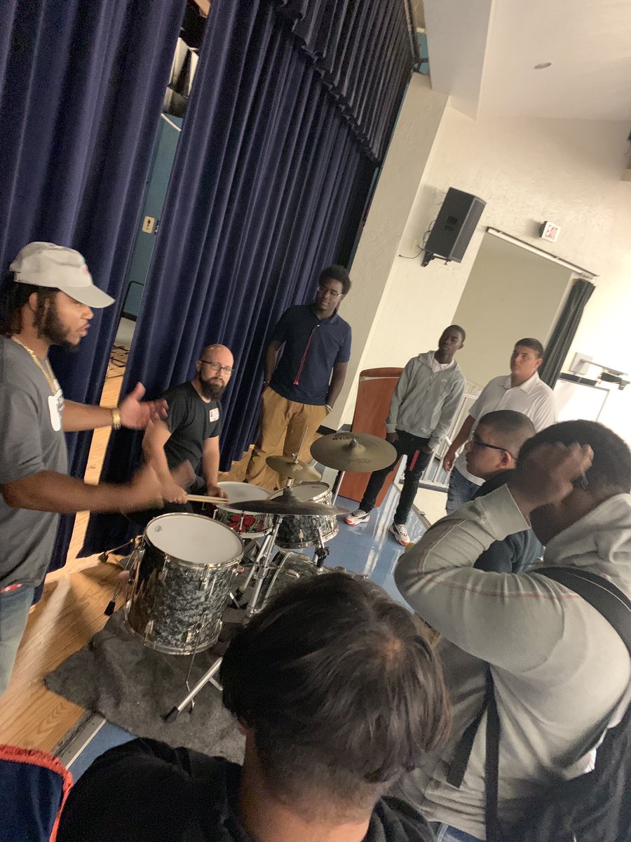 HomesteadSHS's tweet image. Thank you @guitarsoverguns for the guidance and inspiration you are providing our students. Creating opportunities for students to produce  and play music while connecting them to role models in our community. @MDCPSSouth @MDCPSCommunity