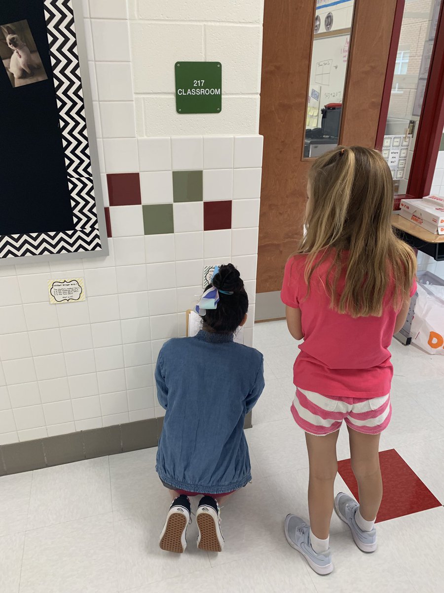 3rdwithMrsM's tweet photo. Today we enjoyed diving into our playlists for math! I love seeing them so engaged in what they are learning! @MadisonsTrust16 https://t.co/SWjxKfY9MM