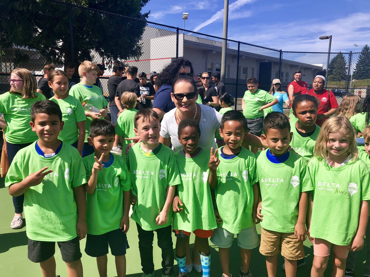 SuptEnfield's tweet photo. Thank you @RaveFound @SoundersFC @TACdefiance @Delta for supporting our @HighlineSchools @CityofSeaTac students with a fabulous new mini pitch! And free soccer balls for life! #WeAreHighline https://t.co/wl16ZLrZ9y