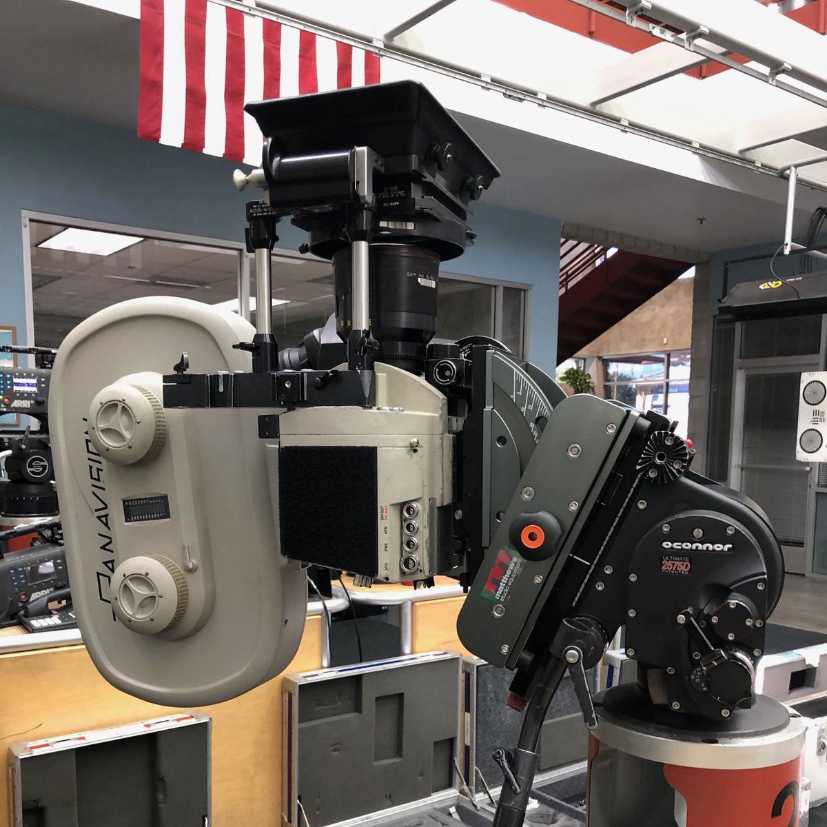 MatthewsGrip's tweet photo. We talked before how the #CAMTank enables 90 degree tilt down without needing to tip and strap the tripod--we don't know a heavy duty tripod that allows for 90 degree tilt--but we haven't talked about tilting it UP. @Panavision #camtank #panavisionxl2 #filmcamera #matthewsgrip https://t.co/rKZMzGDSYN