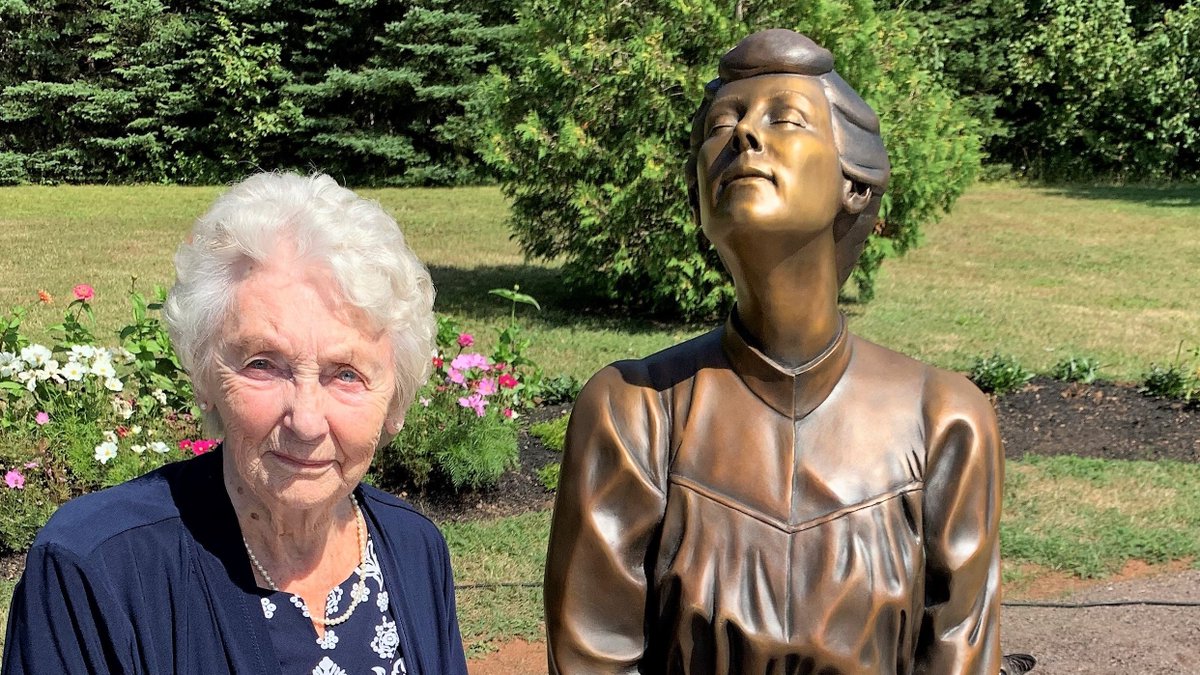 Cavendish Heritage Park now includes a statue and a literary trail that will connect visitors to L.M. Montgomery experiences. #JennieMacNeil #LMMontomgerystatue #anneofgreengables #peiproud #cavendish <a href="/tourismpei/">TourismPEI</a> <a href="/ParksCanadaPEI/">Parks Canada PEI</a>