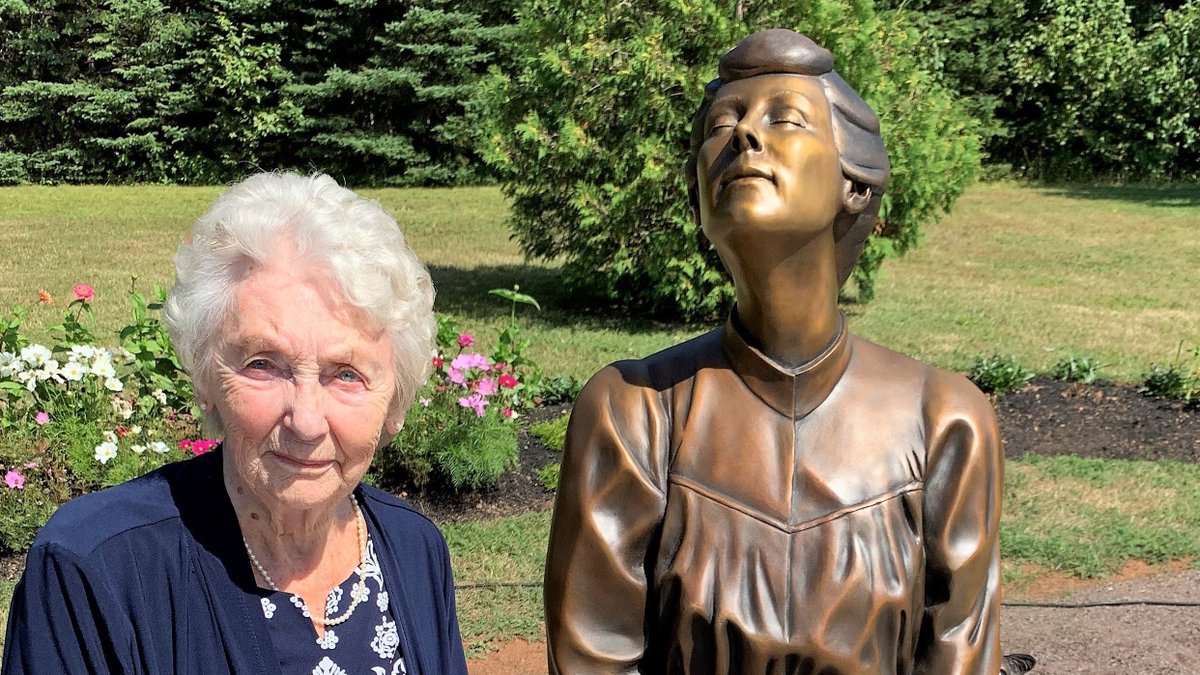 Cavendish Heritage Park now includes a statue and a literary trail that will connect visitors to L.M. Montgomery experiences. #JennieMacNeil #LMMontomgerystatue #anneofgreengables #peiproud #cavendish @tourismpei @ParksCanadaPEI