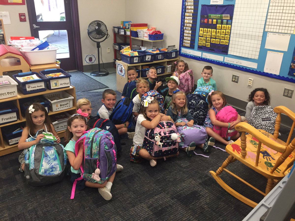 hCook_Mrs's tweet photo. Happy First Day of Kindergarten! #FranklinKellerKids #Day1 #smilesallaroumd https://t.co/iwTeEBsRs2
