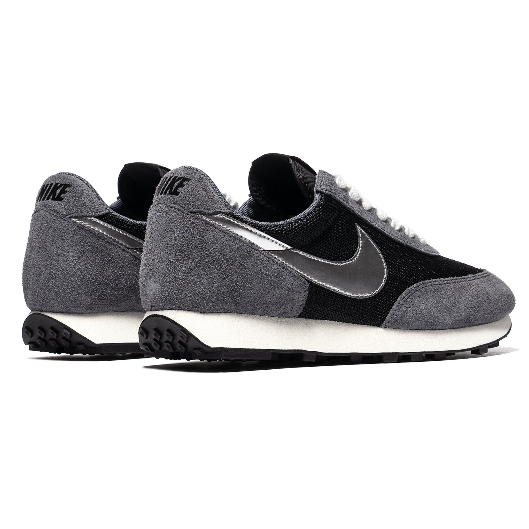 Nike daybreak sp black silver hot sale