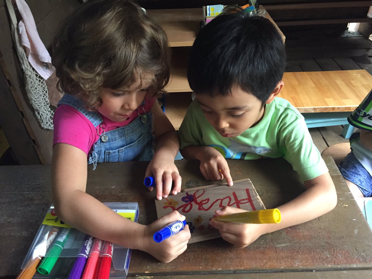 MSTokyoGarden's tweet photo. Making class name plate for their growing box. #MSTgarden #MSTsunshine #MSTteamwork https://t.co/wiCkuQJjIZ