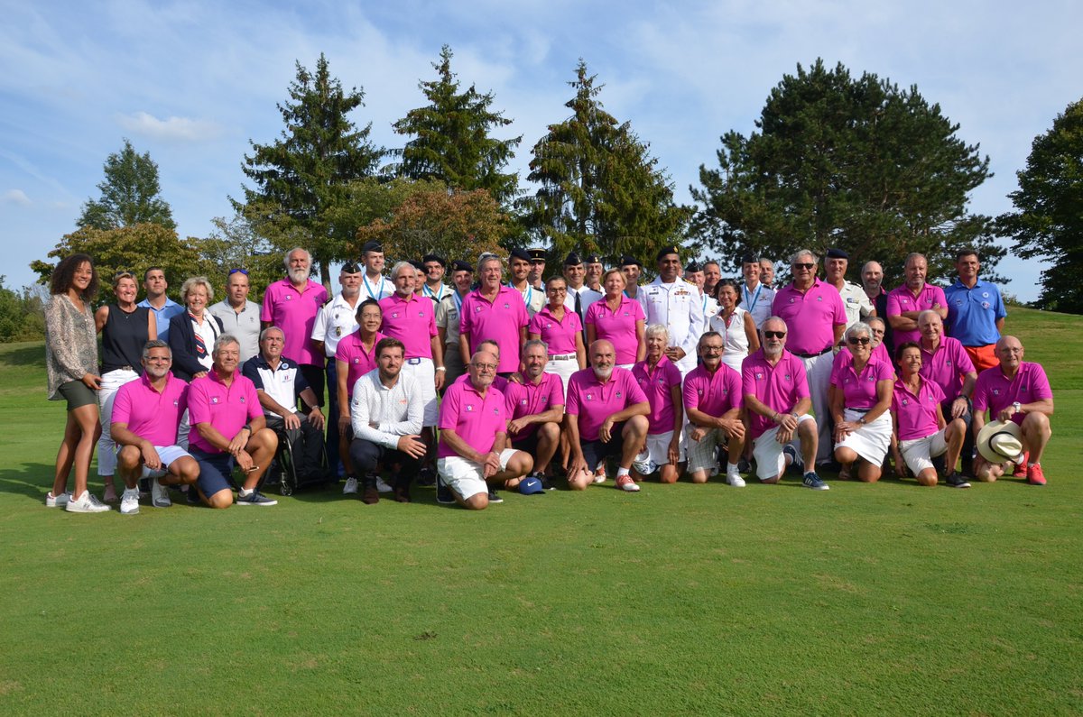 ffgolf's tweet photo. #militaire Bravo et merci à tous les bénévoles du Championnat d'Europe Militaire sur le golf du Château de Cély. La pink army en action ! #ffgolf #golf 💪🇫🇷⛳️ https://t.co/RHGswrmexf