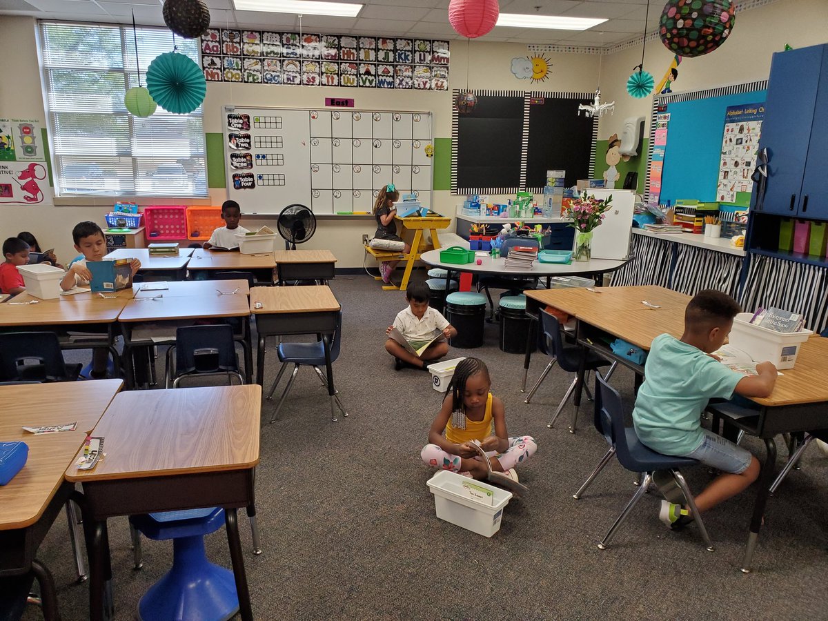 crequijano's tweet photo. Building our reading stamina #crereaders #theCREway https://t.co/I9T0Xg9PLZ