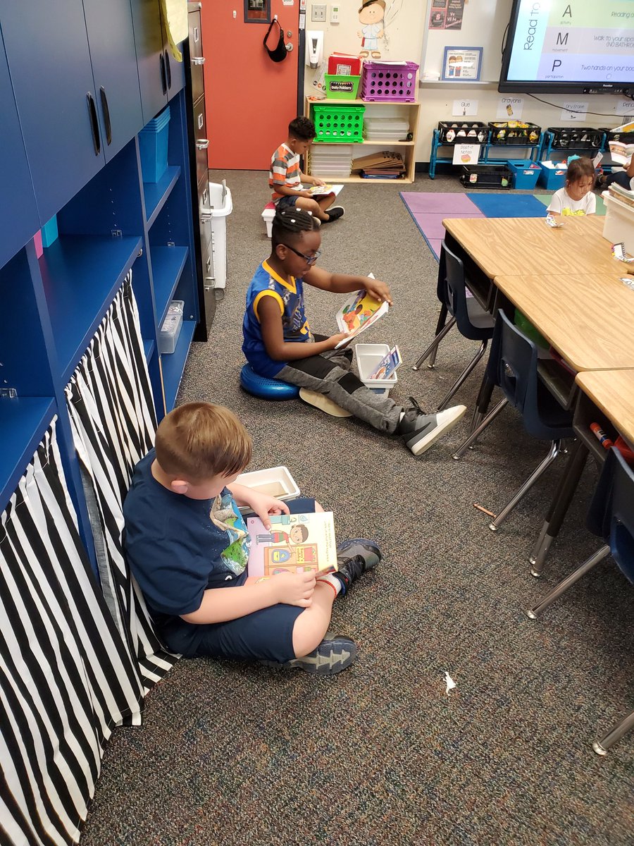 crequijano's tweet photo. Building our reading stamina #crereaders #theCREway https://t.co/I9T0Xg9PLZ