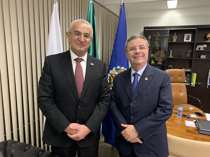 Recebi com muita honra, hoje, no meu gabinete aqui no Senado, o embaixador do Azerbaij&atilde;o no Brasil, Elkhan<a href="/tag/otrabalhoporminascontinua"class="tags"><span>#otrabalhoporminascontinua</span></a>