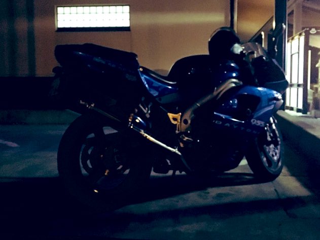 PANDAMIC_Jan's tweet image. 通勤中にトライアンフが走ってて、見惚れて危うく事故りかけた。
罪なバイクだ🏍
#triumphが美しい