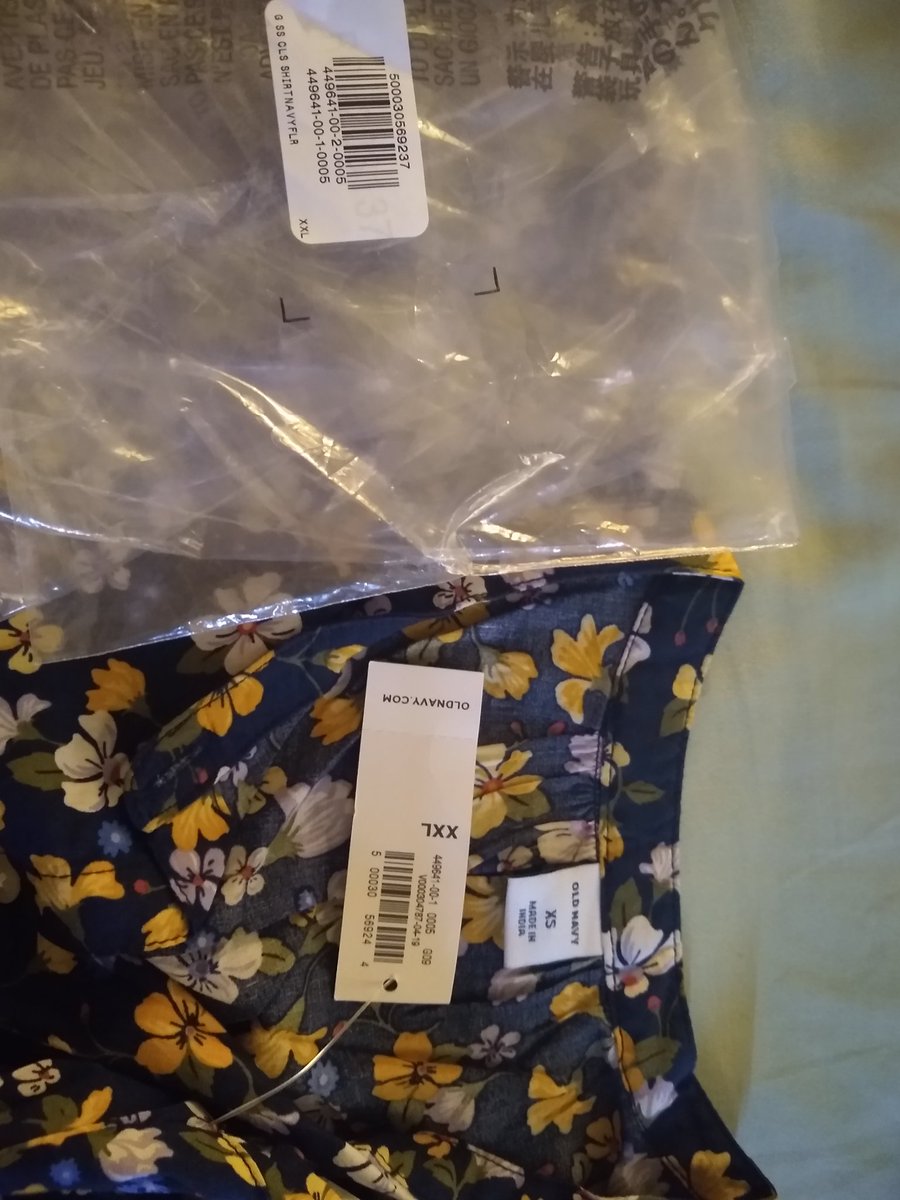 wiseone2980's tweet photo. Hey @OldNavy thanks for the XS shirt that was tagged and bagged as an XXL https://t.co/NbVv3OLuyw