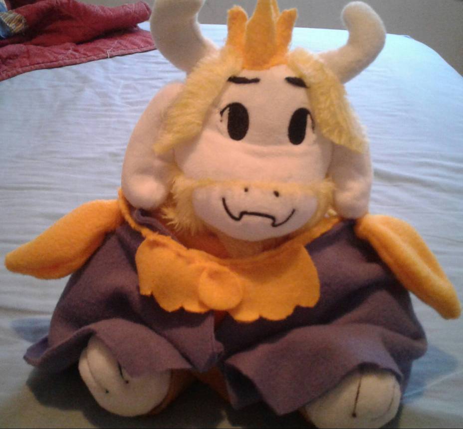 השב. https://www.deviantart.com/crysta-lynx/art/Custom-Fangamer-Asgore-Plus...