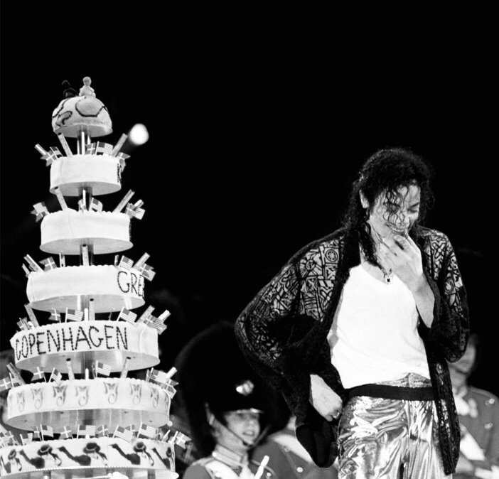 Happy 61th birthday MICHAEL JACKSON ..
We miss you !!  The king of music .. 