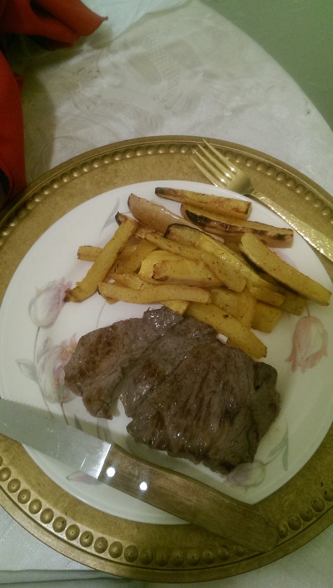 WorkoutDC's tweet image. Decided to let go potato's for a little while and experimented with butternut squash. Kinda taste sweet potato fries.  Not crunchy like fries, but firm and tastey 😅. Would you try?