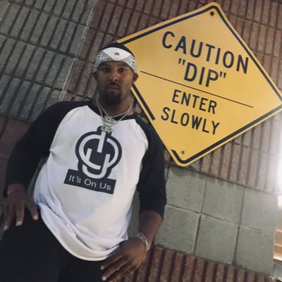 Dipsey_D's tweet photo. CHECK OUT MUSIC LINK IN BIO ‼️🙏🏾✖️💯✖️☝🏾👌🏾🤘🏾#TheWorldsNotSafeAnymore  #NewProfilePic #MusicOnAllPlatforms https://t.co/J0INhOXxOm