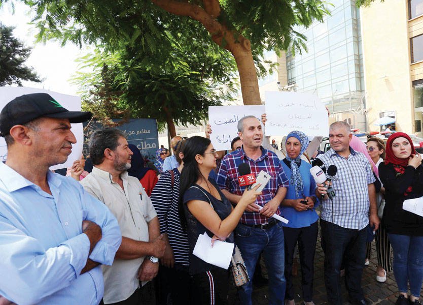 المعلمون يُسابقون السنة الدراسية في الشارع وشهيّب...«إطفائي»- ناتالي اقليموس
aljoumhouria.com/news/index/485…
<a href="/Nathalouna/">Nathalie Eklimos</a>