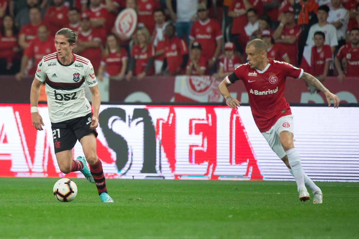 Flamengo's tweet photo. Ele está realizando seu sonho. Ele ajudou o Mengão a chegar na semi da Liberta! Monstro, @filipeluis! Juntos #PelaCopa! #AlôSemifinal https://t.co/VaPQIIjVsh