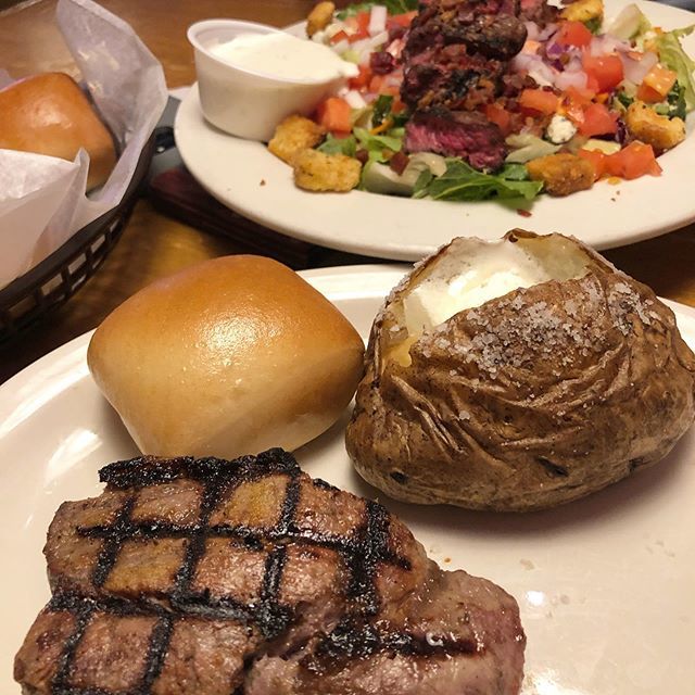 How do you like your steak? With a potato or a salad?  #texasroadhouse #lfthx #organicad ift.tt/2MIRqq2
