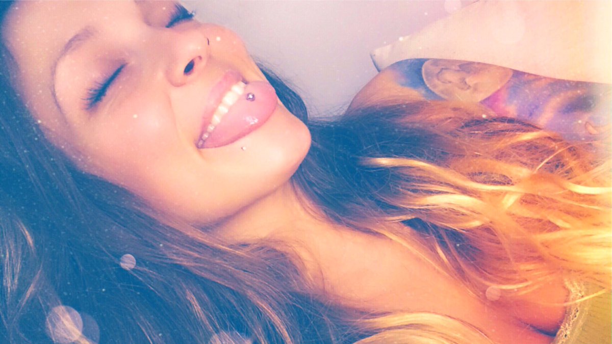 sharrr_x0's tweet photo. I need to grow, here I could be, closer to light, closer to me, don't have to do this perfectly...๐
โข
โข
#MyOwnWCW #PerfectlyImperfect #EmbraceTheMess https://t.co/sF80PAzE28
