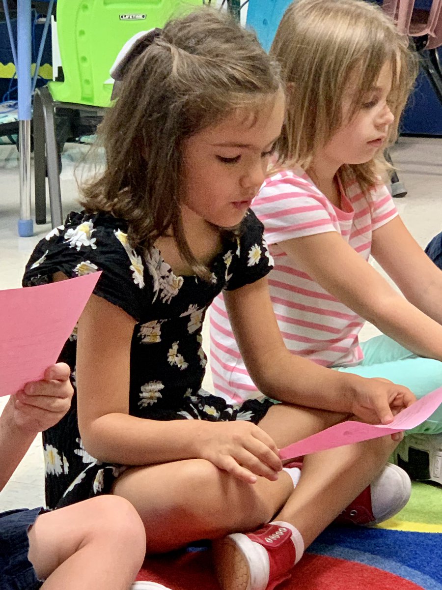 JCPrice331's tweet image. Capturing Kids Hearts during morning meeting with affirmations from Mom and Dad! @FairOaksRanchES