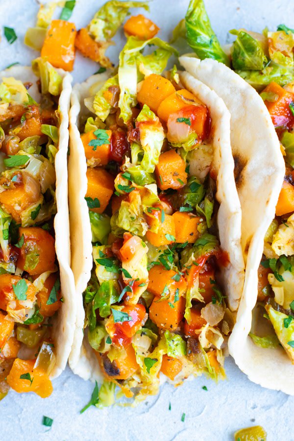 True or False:  You need MEAT to make a TACO?
Who's with me on false?!  These Sweet Potato + Brussel Sprout Tacos are LOADED with so much flavor you'll forget the meat is missing!
RECIPE: evolvingtable.com/sweet-potato-v…

<a href="/OttosCassava/">Otto's Naturals</a> <a href="/YellowbirdSauce/">Yellowbird®</a> #paleo #vegan #glutenfree