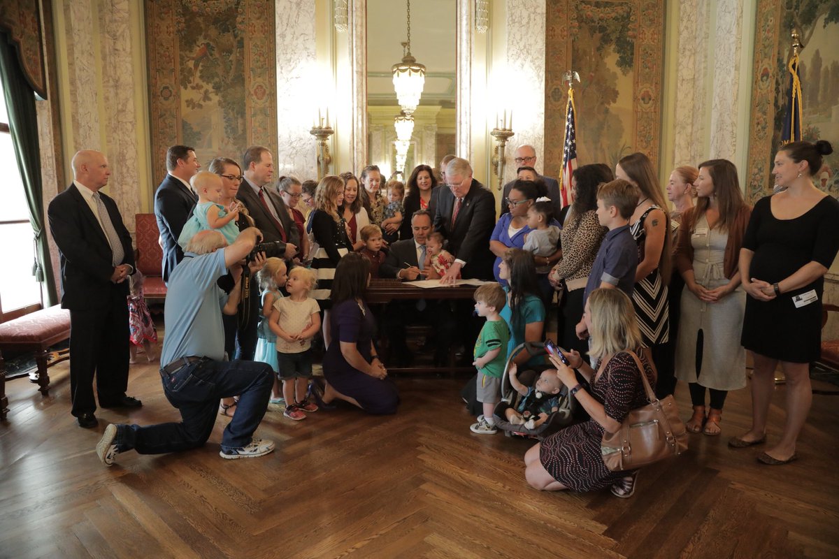 GovMattBevin's tweet photo. Yesterday, I ceremonially signed Senate Bill 84, which establishes licensing standards and procedures for Certified Professional Midwives (CPM) in Kentucky.

Lots of support for this bill from all ages...😊 #WeAreKY https://t.co/2NiEFxzEqX