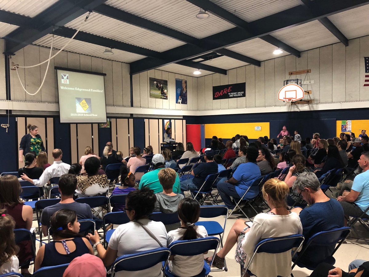 PatrickBroncato's tweet photo. Learning about FOCUS during ⁦@EdgeEagles⁩ Curriculum Night! Great turnout! ⁦@Woodridge68⁩ https://t.co/dYiNP7NYpE