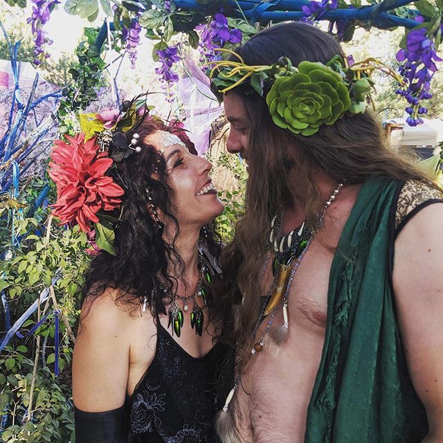 allisonleigh_sm's tweet photo. Playing fae earlier this month at the #bigbearrenaissancefaire #tuathadedanann #fae #faeries #faeriecourt #renaissancefestival #succulents #succulentcrown #succulentflowercrown #ticklethyfantasy #fantasycostume #costuming #magical #latergram https://t.co/WUync2VUUR