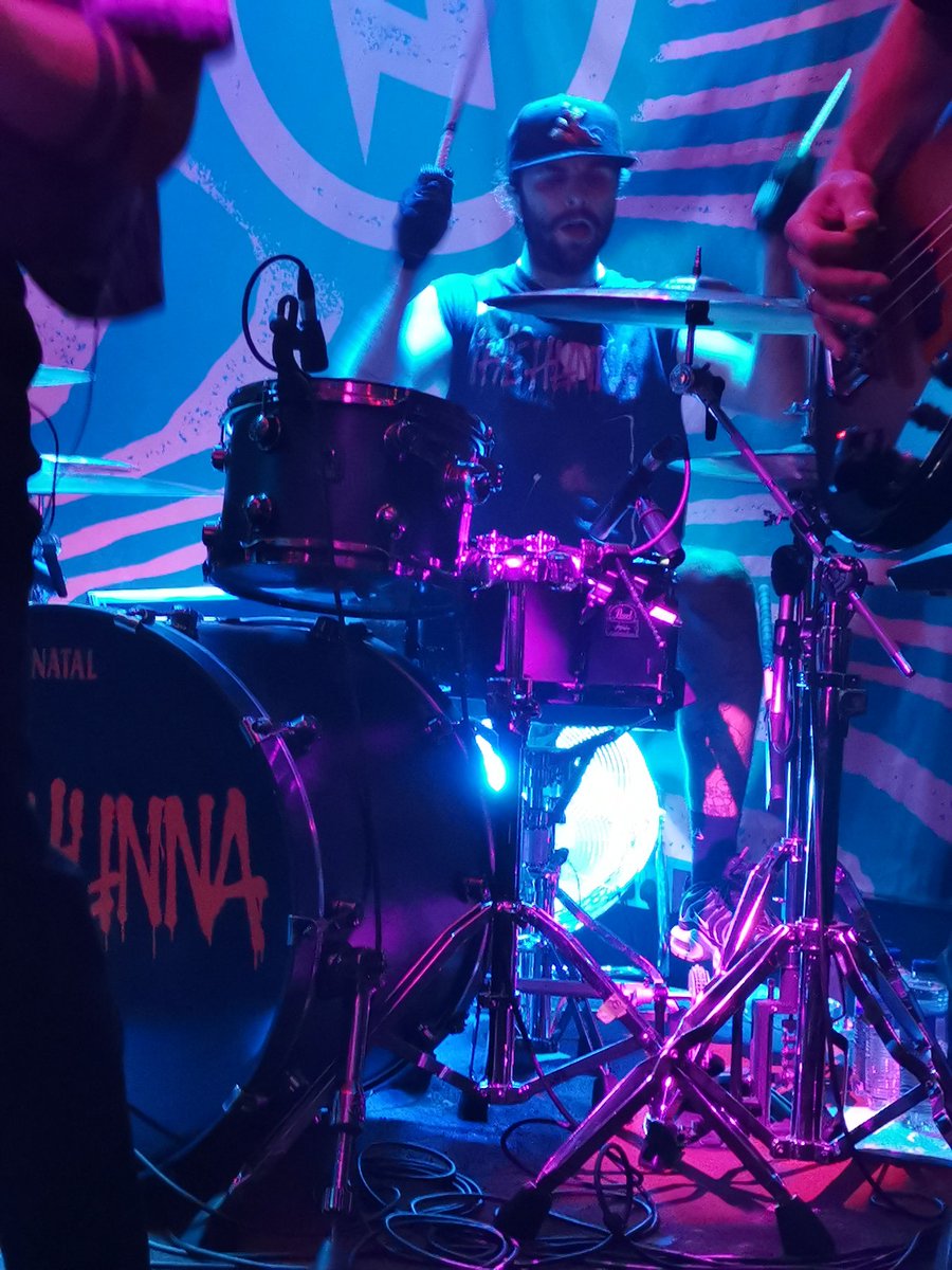 06Griff's tweet image. Best photos of the night #fuckhightimes highlight of the night carrying Ryan so he could hang from the lights 💪@THEHUNNABAND