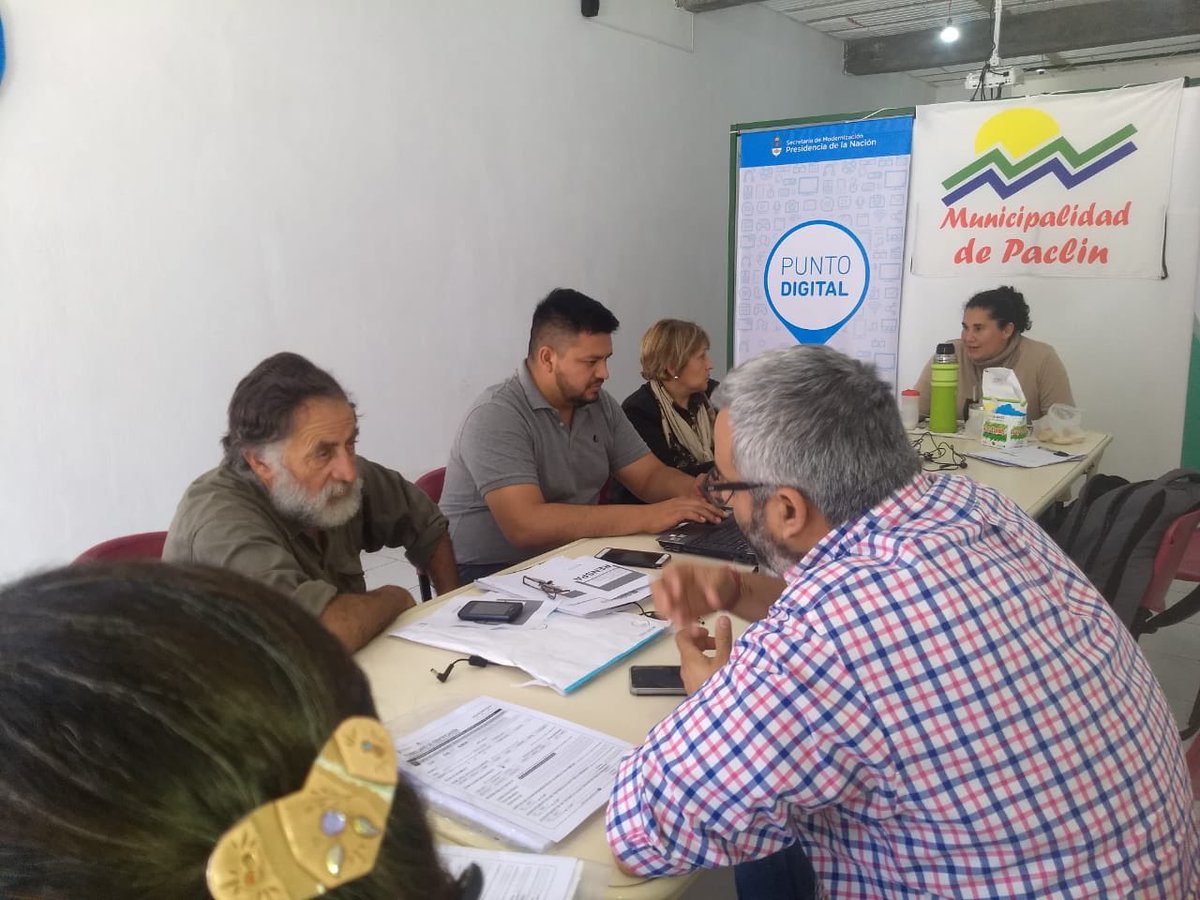 lucasamadeo's tweet photo. #JATER - Nueva jornada de capacitación y formalización de productores #Nogaleros en Catamarca. Logramos 8 nuevas  inscripciones al #RENAF y capacitamos a más 15 productores para que entiendan lo importante que es la #formalización para la comercialización de sus productos. https://t.co/JpQXybW1dP
