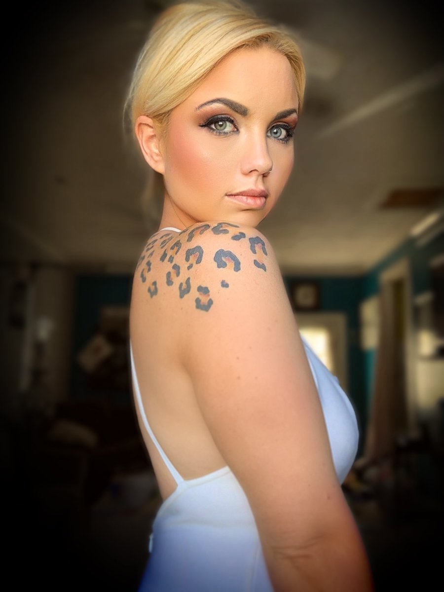 ShamelesslyReck's tweet photo. Don’t stare at me too long...
My eyes will steal your soul & you’ll never be the same💋 wearing https://t.co/lE13RdGXVP #souleater #darkfantasy #angeleyes #devilsoul https://t.co/u67bmFjBzn