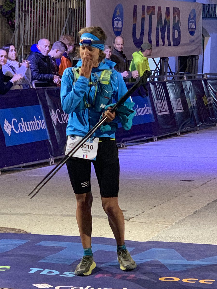 AvernoTrail's tweet photo. Ya en meta de la #TDS Audrey Tanguy como ganadora en mujeres de la Edición de este año, mandando de principio a fin. Gran carrera junto a @hillygoatclimbs que viene segunda y pronto la tendremos en meta #UTMB https://t.co/hkIAP7r4nt