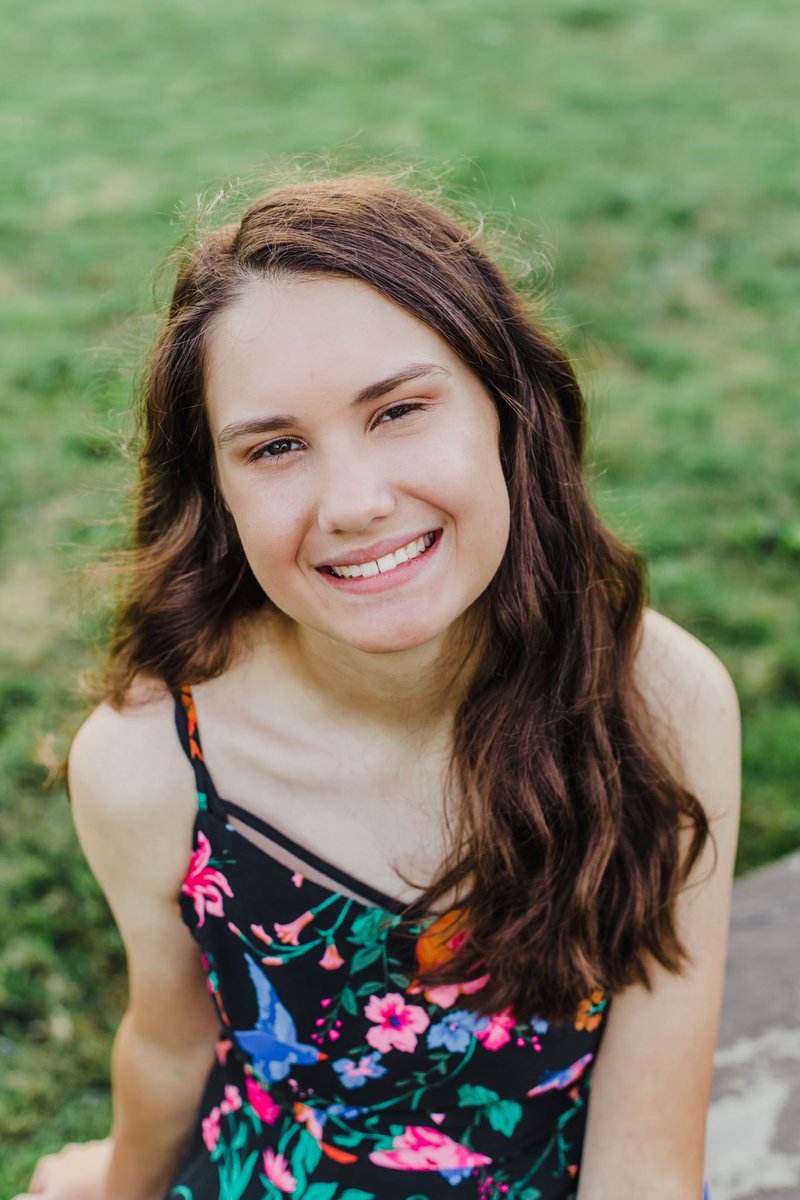 cphillipslee's tweet photo. @neenbonadio thank you for these awesome pics of Evelyn❤️still in disbelief that my baby is a senior😢 https://t.co/KrbvWwViHF