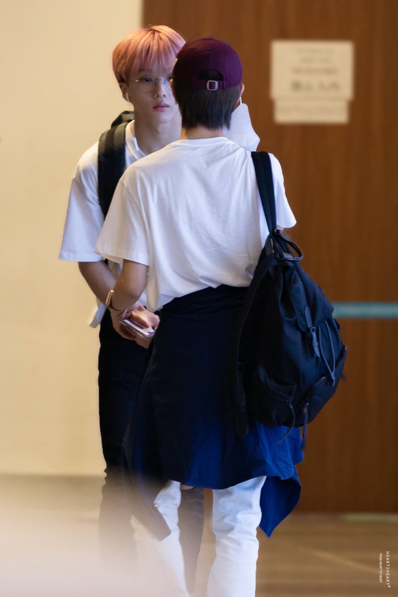 bemymarch's tweet photo. จีซองก็โตขึ้นเรื่อยๆ พี่อินจุนก็หยุดโตแล้ว ;---; เวลาคุยกัน ทะเลาะกัน ก็แบบนี้แหละ ไม่จีซองก้มลงมาก็พี่อินจุนเงยหน้าขึ้นมอง 55555555 นี่รึเปล่า "พี่อินจุนจัดการได้ง่ายที่สุดแล้ว" ในความหมายของจีซอง https://t.co/Jm4BDhoSTZ