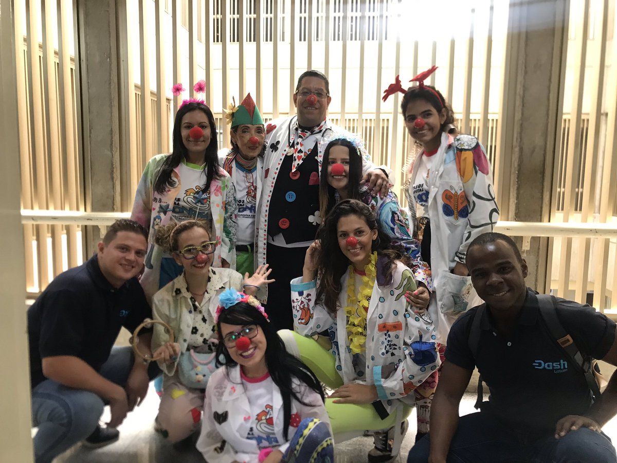 JoseIgAraujo's tweet photo. Hoy estuvimos con Dr. Sonrisas y sus voluntarios, visitando a niños para regalarles sonrisas tras su situación de salud.
Seguimos apostando por Venezuela #DashAid 🇻🇪❤️
@RemesaConDash @PagaConDash @georgedonnelly https://t.co/uoz24Fh6c7