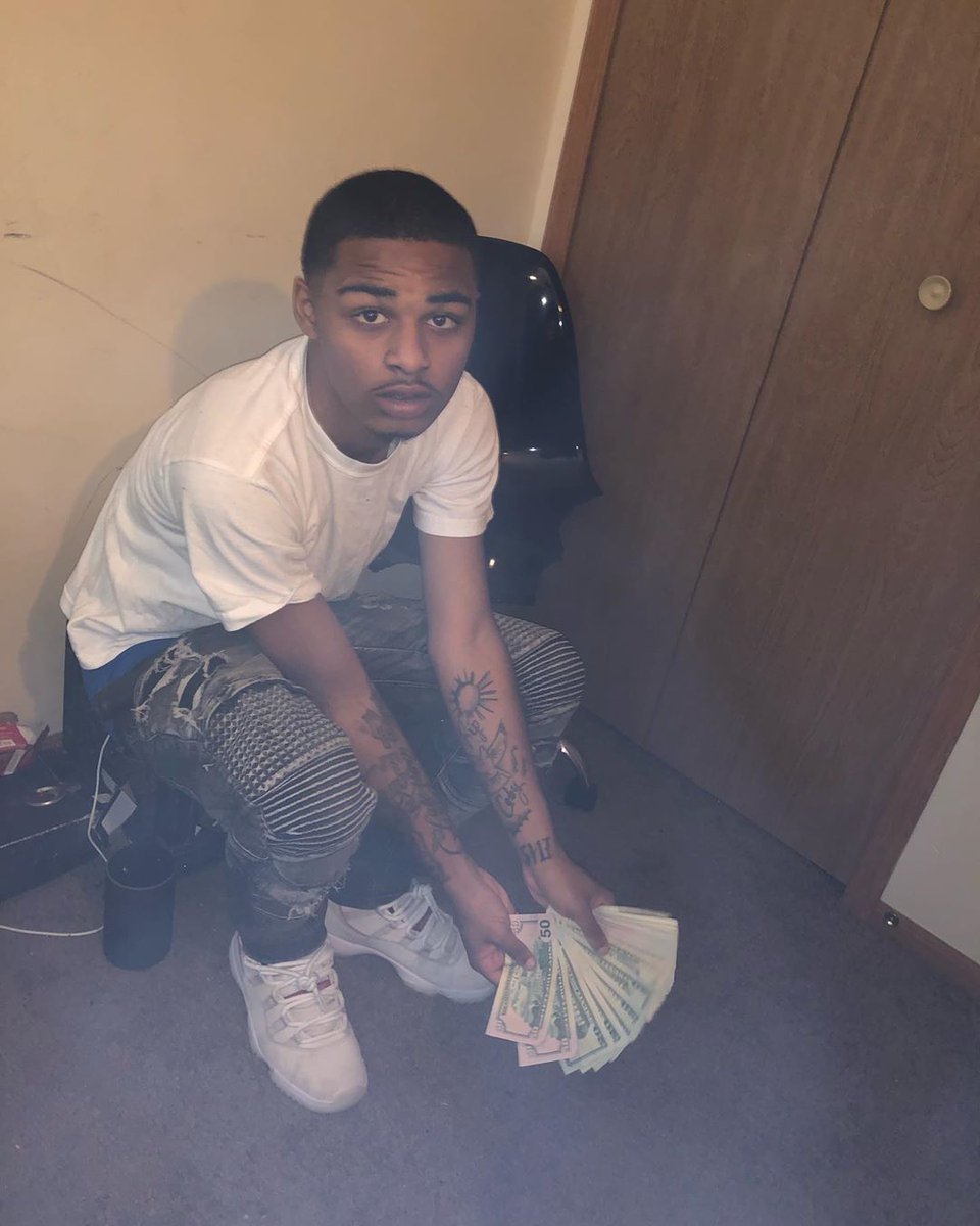 KillazOpp's tweet photo. I'm Like It's A JB Nigga Fuck Em Fill Him Up With Lead ๐ท โฝ #New2Dis #parodyaccount https://t.co/cahYclWKA8