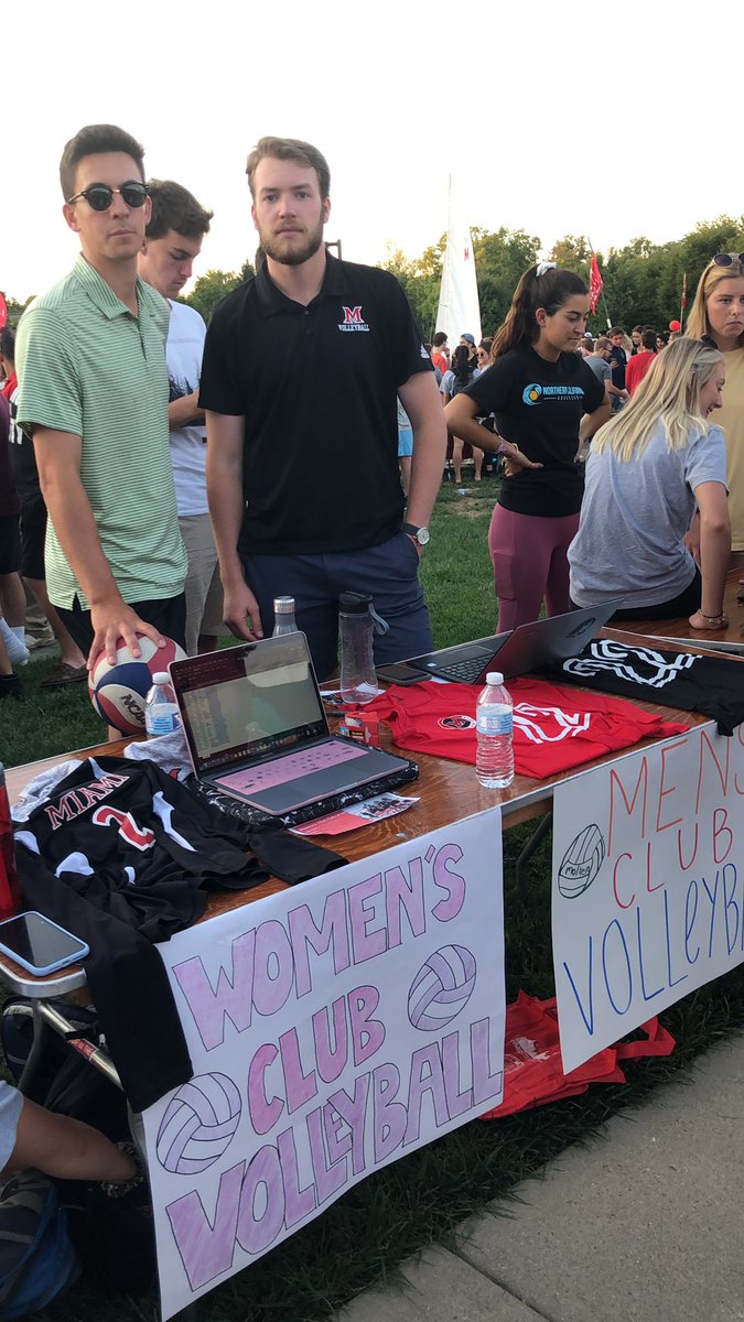 MiamiClubVB's tweet image. sign making skills : 3/10 
volleyball skills : 10/10

come check out the table😤😤