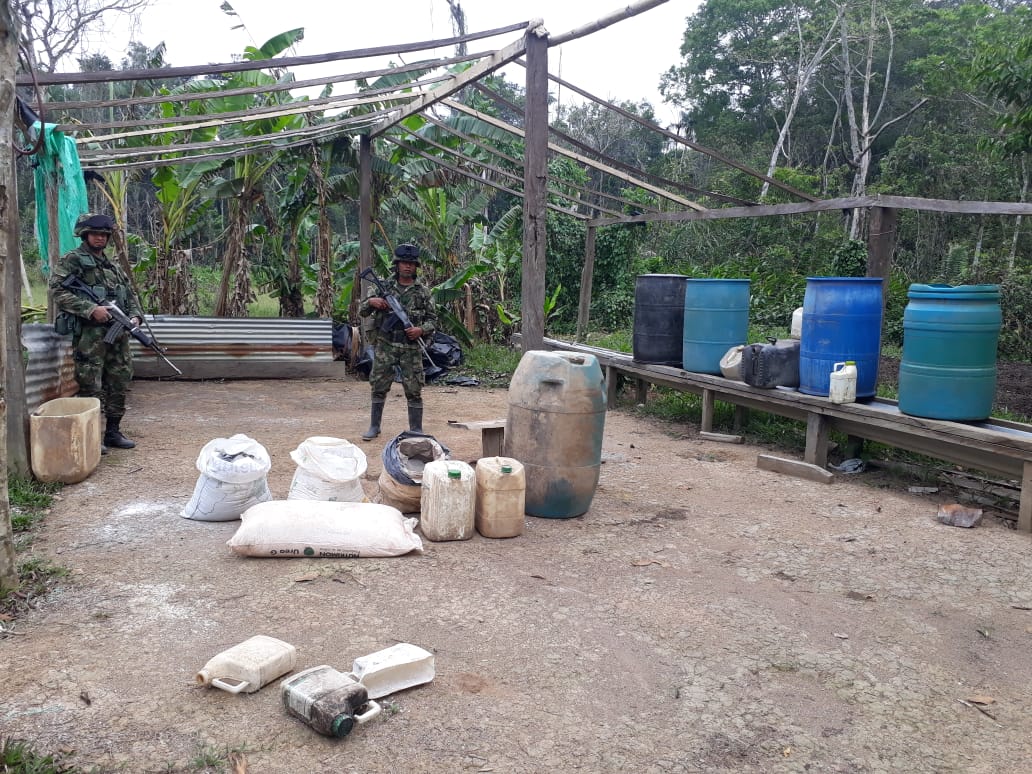 ftc_omega's tweet photo. #FueNoticia | Operación #FueNoticia | #ContraElNarcotráfico desarrollada por #BATOT7 en zona rural de Puerto Rico, #Meta, permitió ubicación y neutralización de un laboratorio empleado para el procesamiento de sustancias ilícitas. Seguimos afectando finanzas ilegales de los GAO. https://t.co/xsn9QBwvTJ