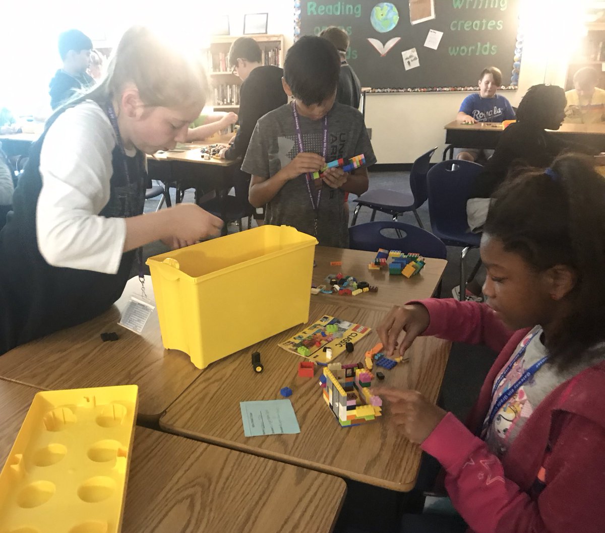 globalorr's tweet photo. During #MiniPaws, @Gateway students enjoyed building creative creatures and structures with Legos. #AdventuresofLegoMan even joined in on the fun. #GoGrizzliesNKC https://t.co/ErWeJZez8f